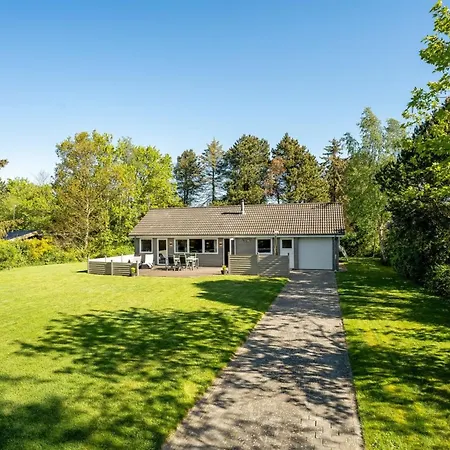 Vakantiehuis Rohan - 700m From The Sea By Interhome Rødby